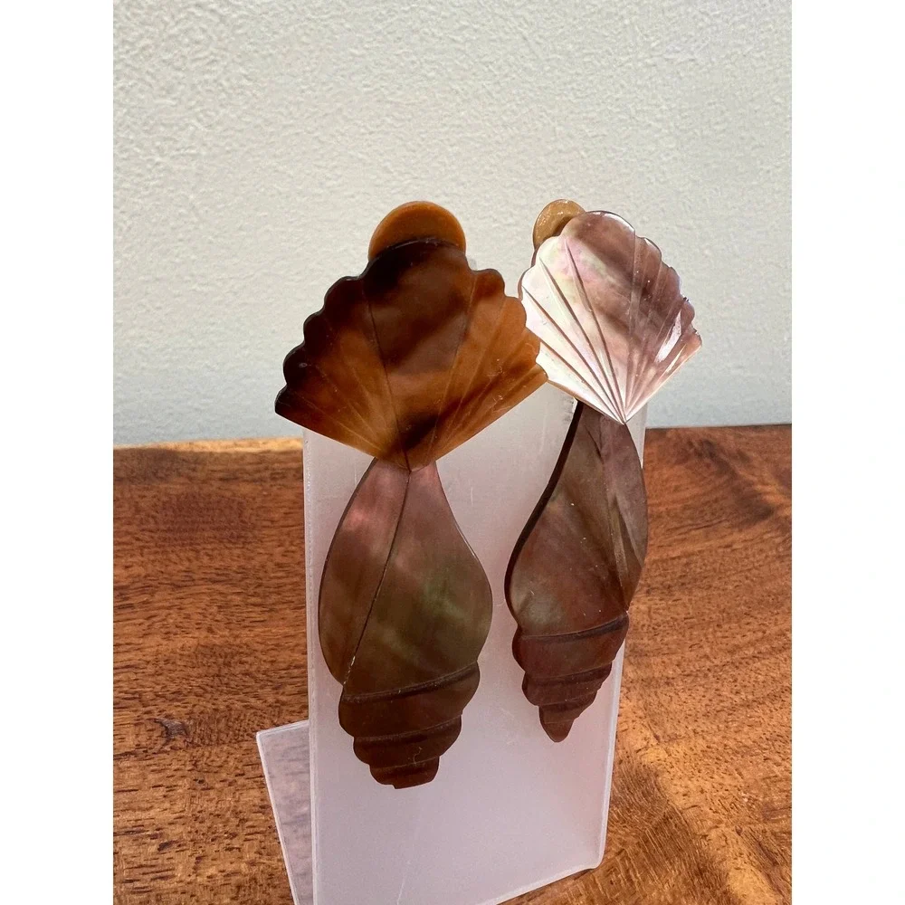 Vintage Shell Clip On Drop Earrings Brown Iridescent Carved Nautical Boho Dangle